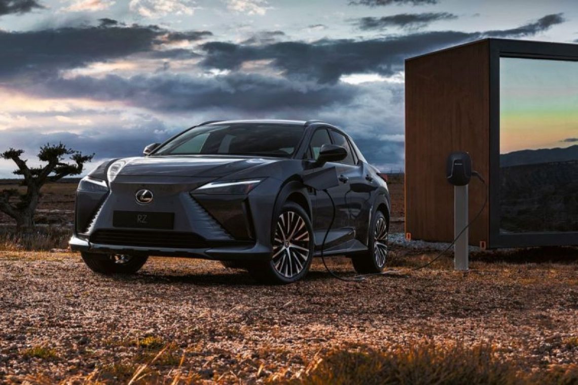 Toyota kemudian Lexus adopsi konektor pengisian daya Tesla