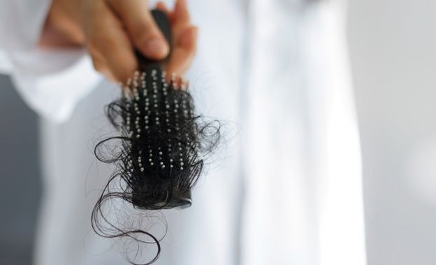 Langkah-langkah Sederhana Untuk Mencegah Rambut Rontok Yang Efektif